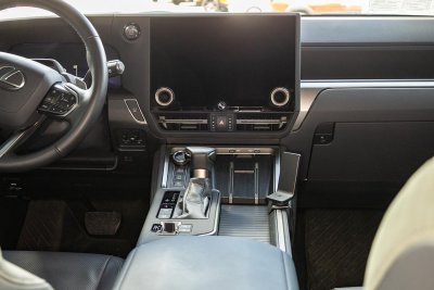 Mobile phone holder Lexus GX from 2024 onwards | For mounting to the right on the center console
