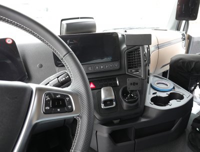 Mobile phone holder Mercedes Arocs from 2020 onwards | For mounting to the right under the screen