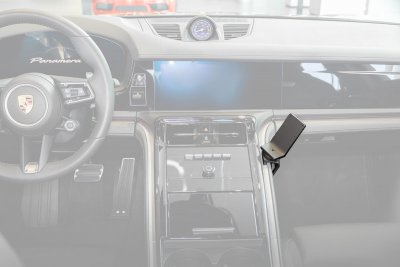 Mobile phone holder Porsche Panamera from 2024 onwards | For mounting to the right on the center console