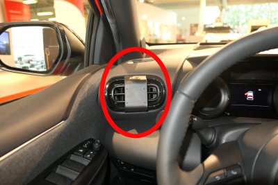 Mobile phone holder Toyota Yaris from model year 2020-