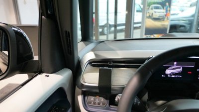 Mobile Holder for Volkswagen ID.Buzz from 2023- | Left Mount