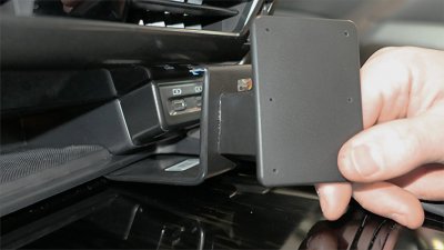 Fitting of mobile phone holder Lexus RX from 2023-