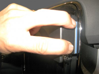 Mobile holder Volvo EC40 2025- | Mounting to the right of the center screen
