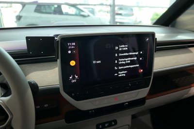 Mobile holder for Volkswagen ID.Buzz from 2023- | 12 screen