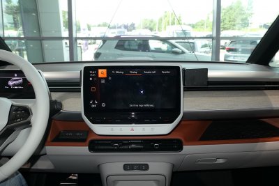 Mobile phone holder for Volkswagen ID.Buzz 2023- | 12 screen