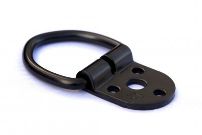 Safety harness for anchoring a dog cage