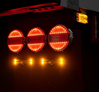 Position light/side marker in fiber optic LED with built-in reflex