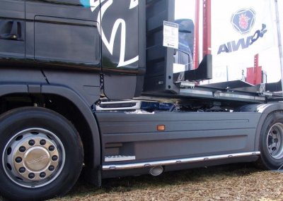 Stainless steel side bars - Scania R