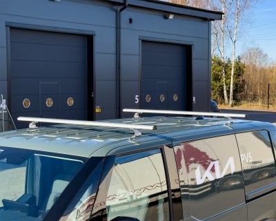 Sample image: 160 cm roof racks for the 2022 Nissan Primastar and later models
