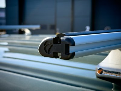 Sample image: 160 cm roof racks for the 2022 Nissan Primastar and later models