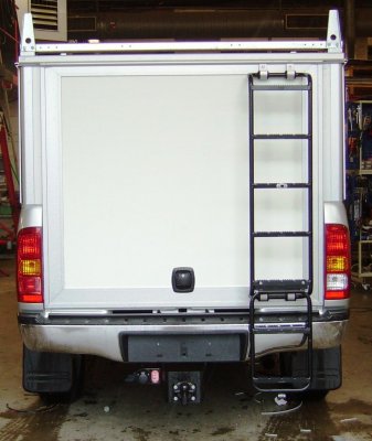 Roof ladder for universal mounting on e.g. tailgate/back doors