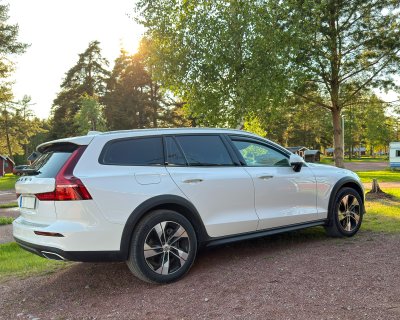 Dark tinted wind deflectors for Volvo V60 from 2018-