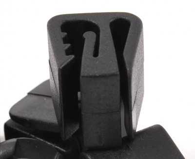 Plastic W-clips for Airplex hood protectors