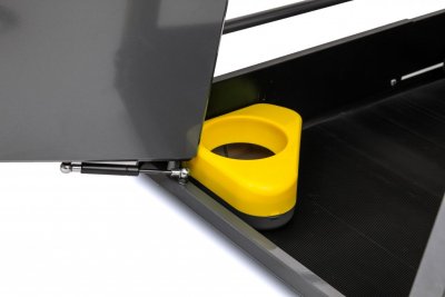 Water bowl in molded plastic, for placement in the corner of the dog cage