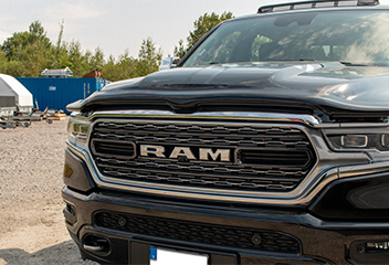 Huvskydd som passar Dodge RAM från 2020-